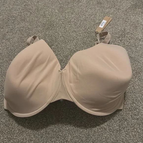 Skims Fits Everybody T-Shirt Bra - Picture 5 of 8